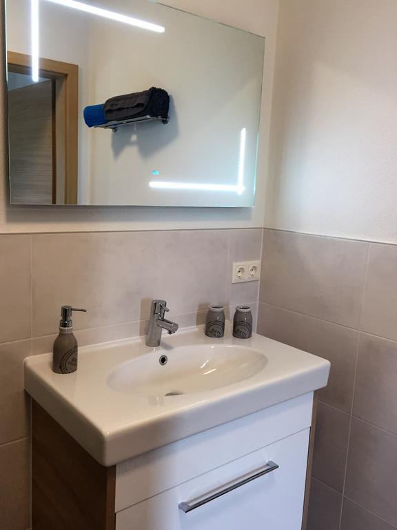 ניוסטיפט אים סטובאיטל Apartment Maya מראה חיצוני תמונה